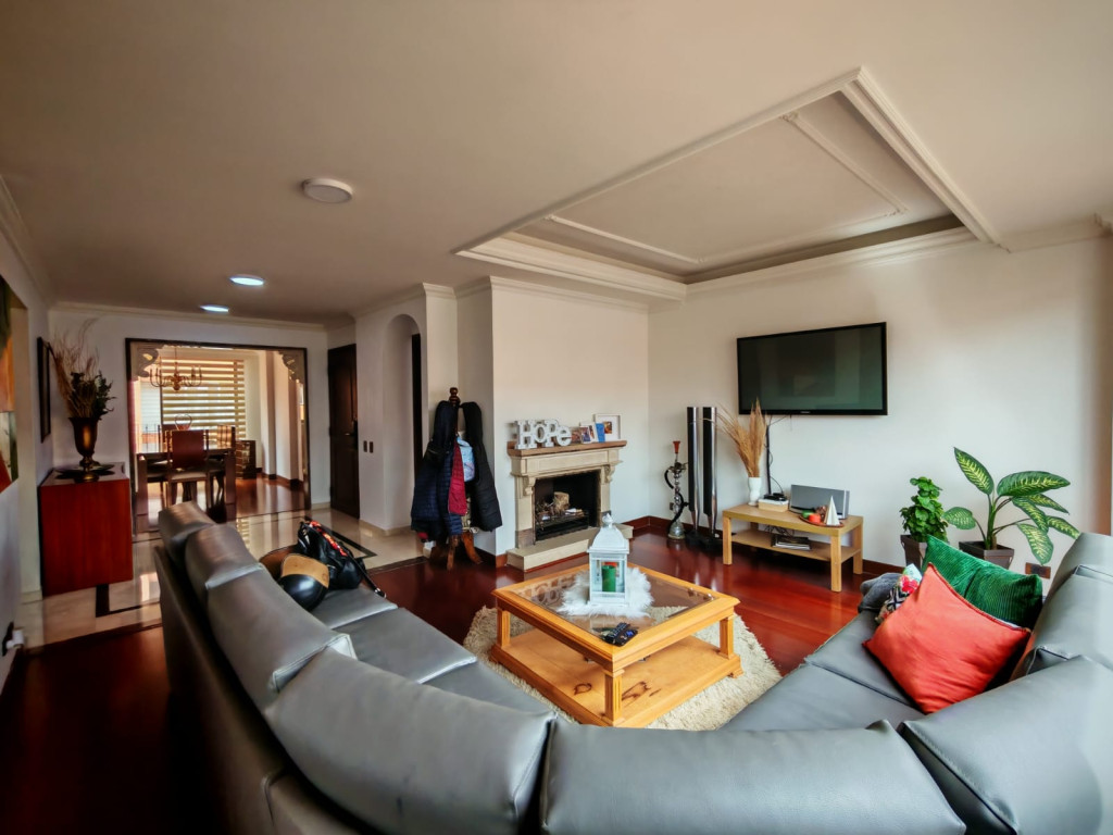 Apartamento en venta en Santa Barbara Central, Bogotá · foto 2 de 24