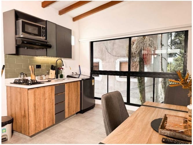 Casa de 4 alcobas en venta en Los Naranjos, Medellín, 112 m² · foto 3 de 16