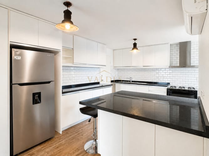 Venta y alquiler anual de amplio apartamento de tres dormitorios completamente reciclado sobre Roosevelt, Punta del Este · Foto 8