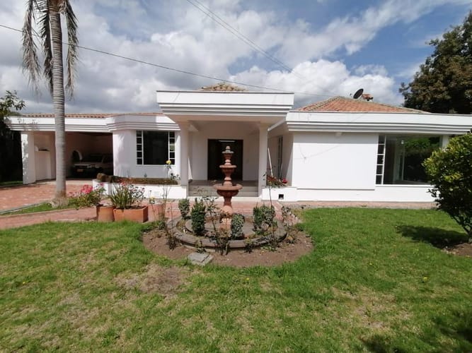 Casa de 3 alcobas en venta en Santa Lucia, Chía, 350 m² · foto 2 de 24