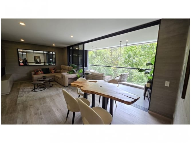 Apartamento de 2 alcobas en venta en El Poblado, Medellín, 102 m² · foto 2 de 21