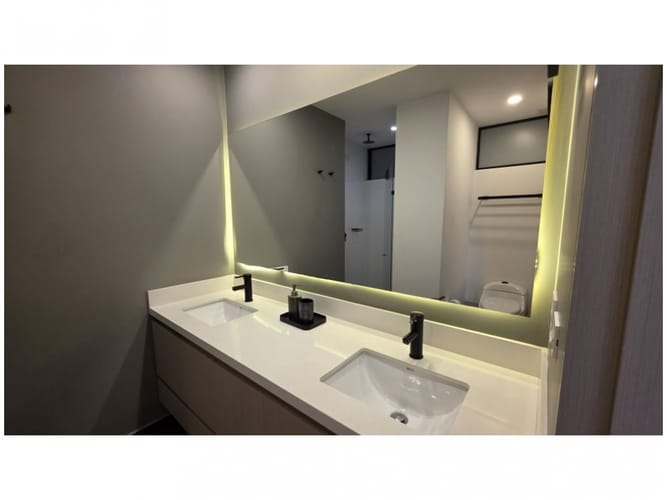 Apartamento de 2 alcobas en venta en El Poblado, Medellín, 102 m² · foto 19 de 21