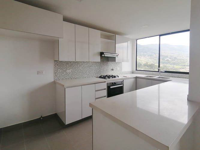 Apartamento de 3 alcobas en venta en Loma De Las Brujas, Envigado, 134 m² · foto 2 de 22