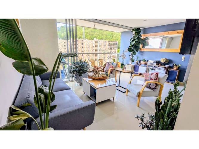 Apartamento de 3 alcobas en venta en El Poblado, Medellín, 72 m² · foto 2 de 22