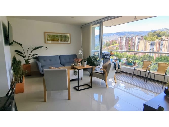 Apartamento de 3 alcobas en venta en El Poblado, Medellín, 72 m² · foto 3 de 22