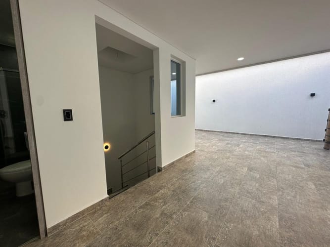 Casa de 5 alcobas en venta en Las Mercedes, Jamundí, 460 m² · foto 2 de 23