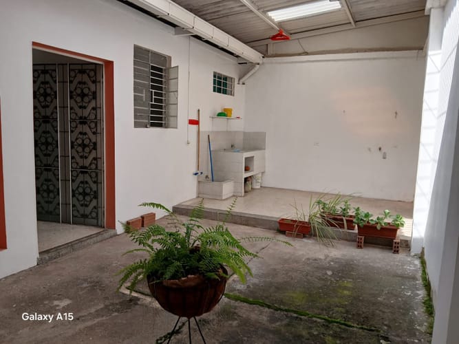 Edificio en venta en Champagnat, Cali, 575 m² · foto 2 de 24