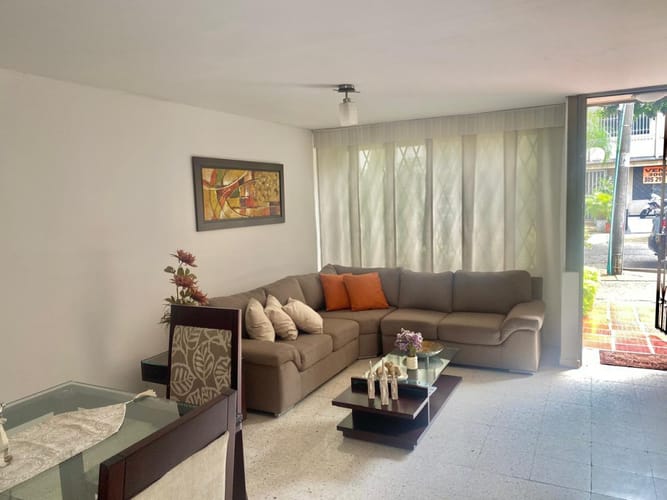 Casa de 6 alcobas en venta en La Flora, Cali, 294 m² · foto 3 de 24