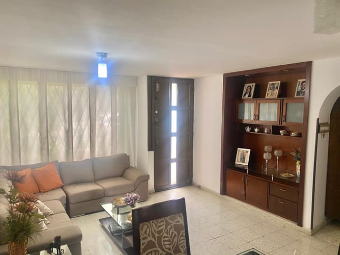 Casa de 6 alcobas en venta en La Flora, Cali, 294 m² · foto 4 de 24
