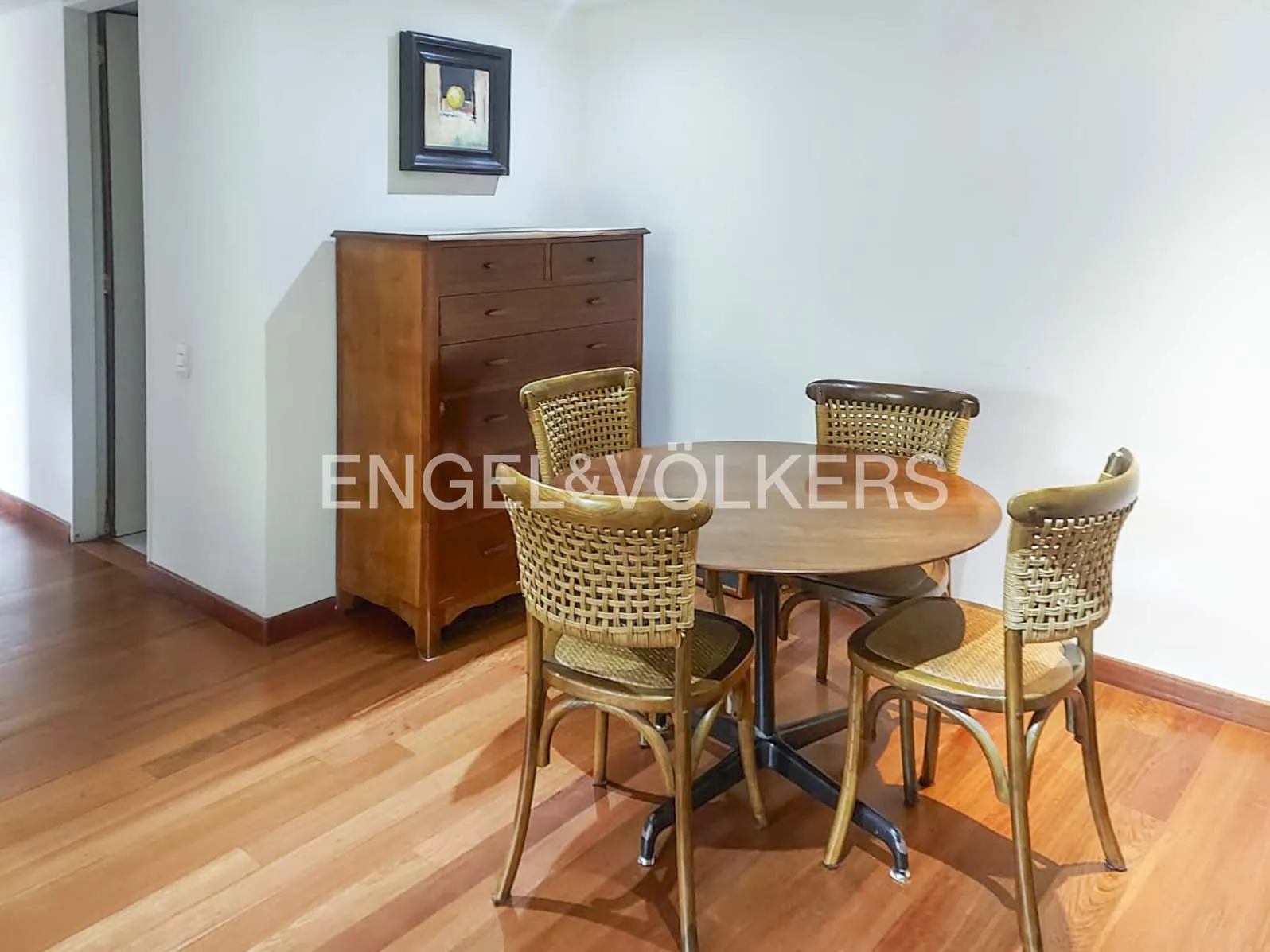 Apartamento en venta en Los Rosales, Bogotá · foto 2 de 10