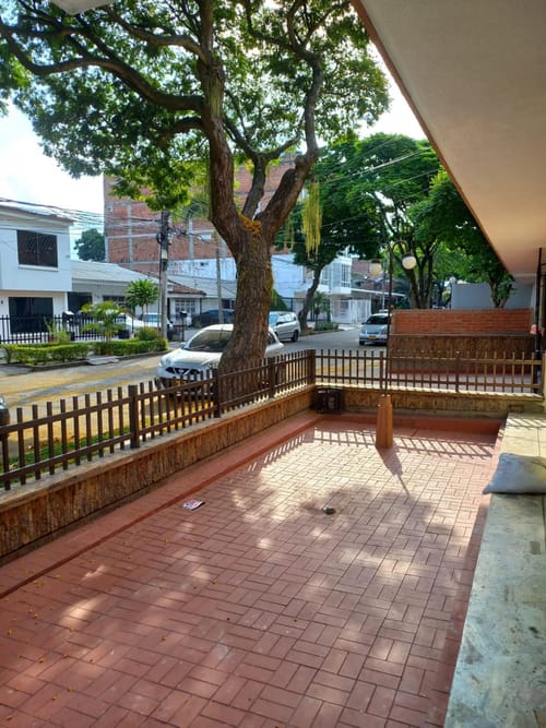 Casa de 5 alcobas en venta en Santa Anita, Cali, 228 m² · foto 2 de 16