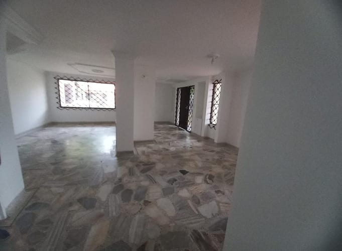 Casa de 5 alcobas en venta en Santa Anita, Cali, 228 m² · foto 4 de 16