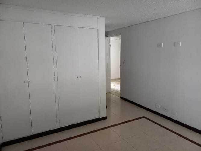 Casa de 5 alcobas en venta en Santa Anita, Cali, 228 m² · foto 14 de 16