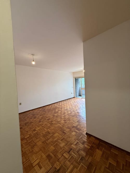 Amplio Apartamento sobre Colonia con balcón, calefacción central y orientación Norte · Photo 8