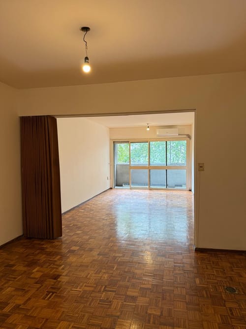 Amplio Apartamento sobre Colonia con balcón, calefacción central y orientación Norte · Photo 3