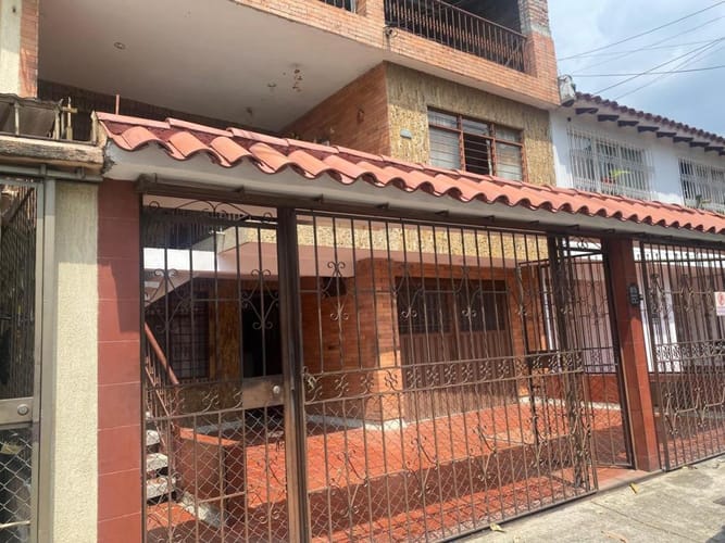 Casa de 8 alcobas en venta en Buenos Aires, Cali, 256 m² · foto 3 de 20