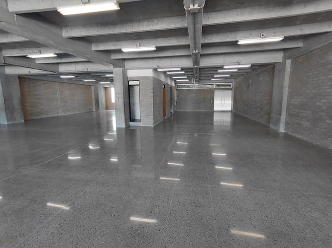 Oficina en arriendo en La Aguacatala, Medellín, 395 m² · foto 2 de 15