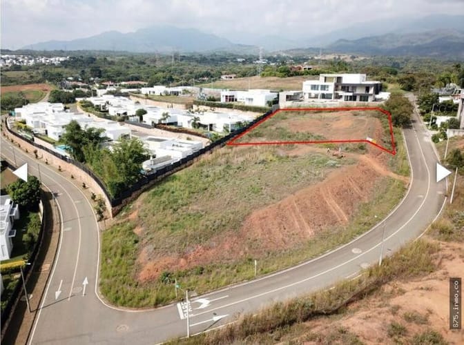 Lote en venta en Ciudad Jardin, Cali, 2325 m² · foto 4 de 5