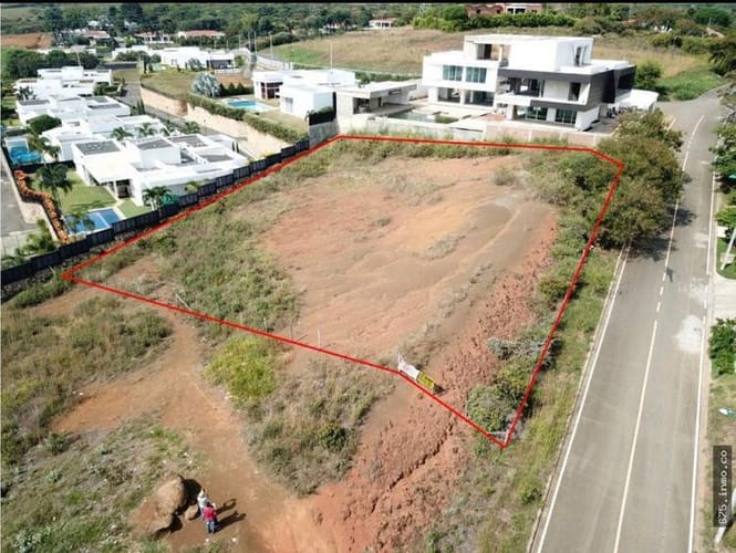 Lote en venta en Ciudad Jardin, Cali, 2325 m² · foto 5 de 5