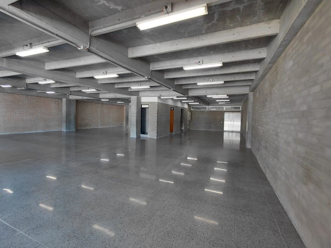 Oficina en arriendo en La Aguacatala, Medellín, 395 m² · foto 3 de 15