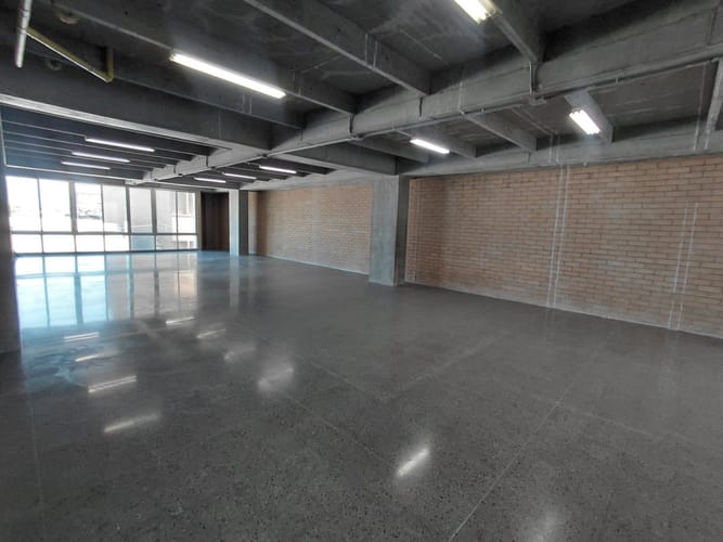 Oficina en arriendo en La Aguacatala, Medellín, 395 m² · foto 8 de 15