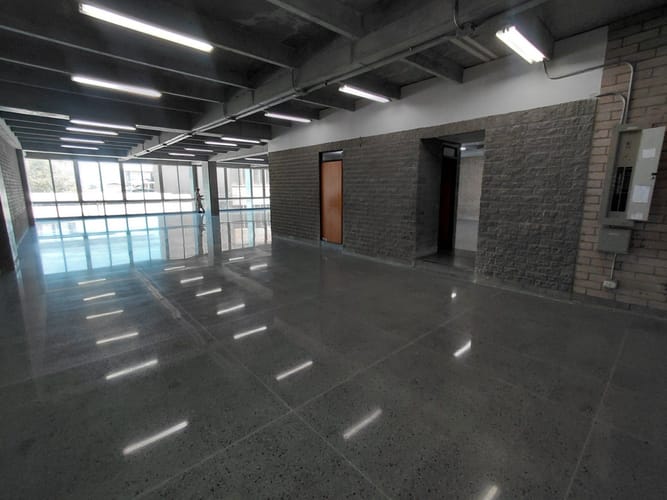 Oficina en arriendo en La Aguacatala, Medellín, 395 m² · foto 9 de 15