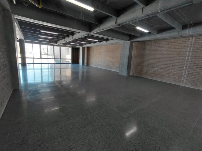 Oficina en arriendo en La Aguacatala, Medellín, 395 m² · foto 10 de 15