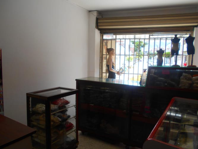 Edificio en venta en Bretaña, Cali, 516 m² · foto 2 de 21