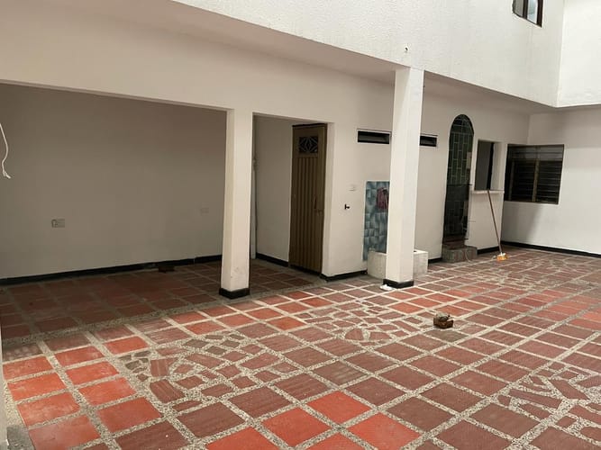 Casa de 12 alcobas en venta en Aguablanca, Cali, 397 m² · foto 4 de 12