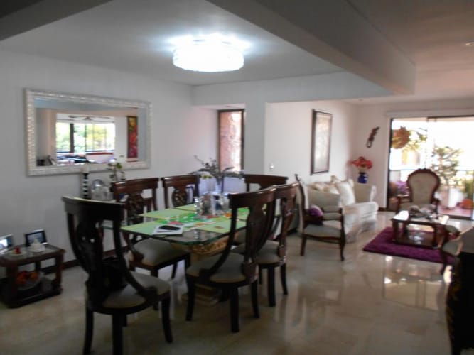Apartamento de 4 alcobas en venta en Santa Teresita, Cali, 228 m² · foto 2 de 24