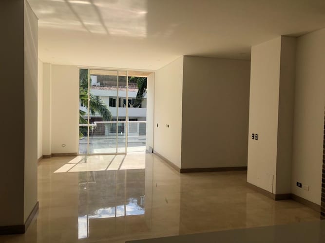 Apartamento de 3 alcobas en venta en Cristales, Cali, 161 m² · foto 2 de 11