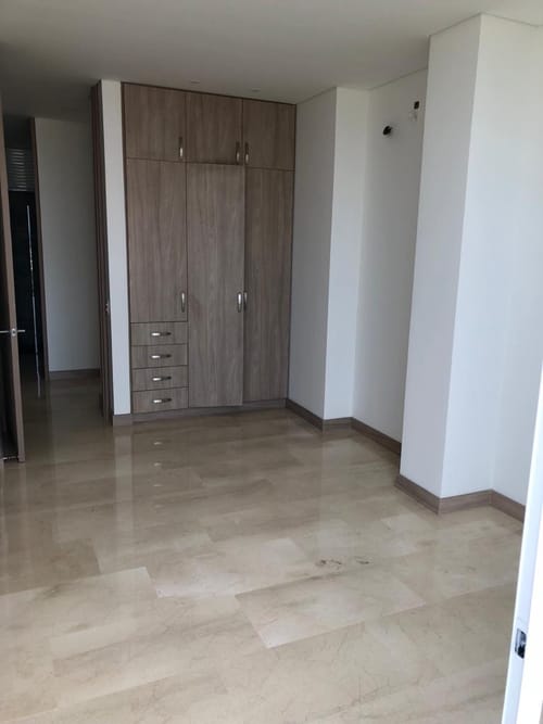 Apartamento de 3 alcobas en venta en Cristales, Cali, 161 m² · foto 3 de 11