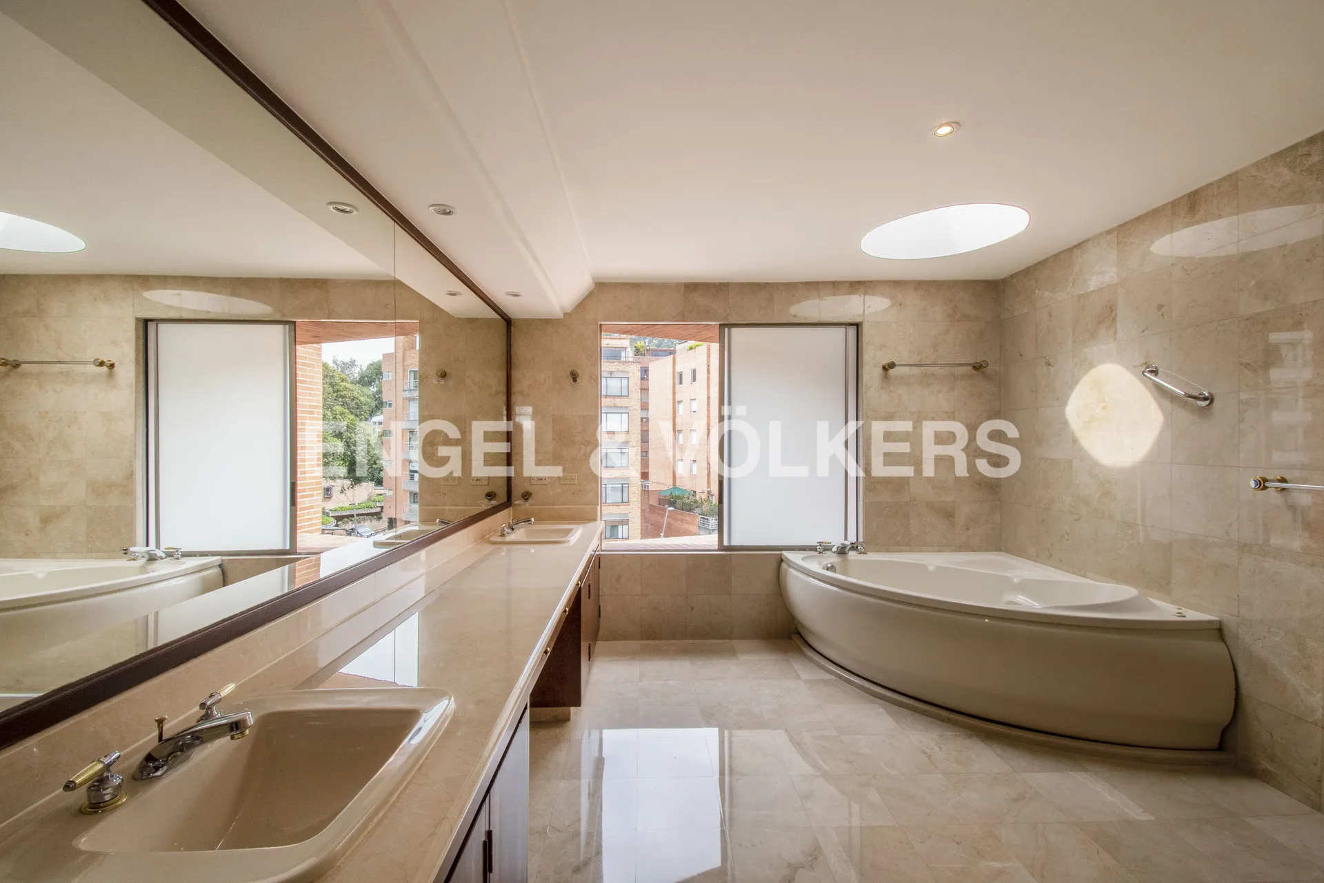 Apartamento en venta en Los Rosales, Bogotá · foto 8 de 17