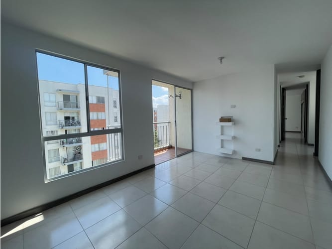 Apartamento de 3 alcobas en venta en Cr. Los Naranjos, Jamundí, 63 m² · foto 2 de 24