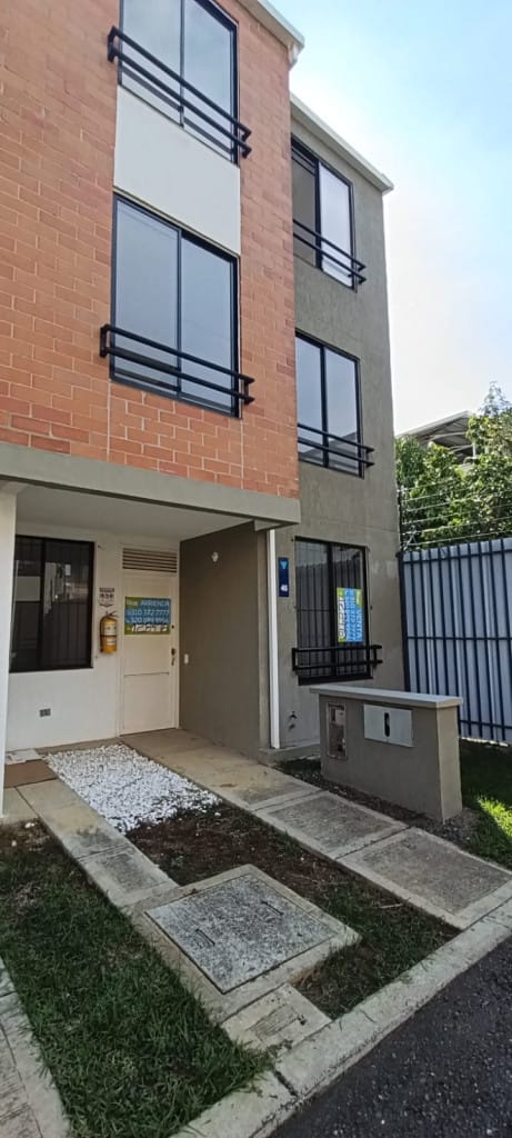 Casa de 3 alcobas en venta en Alfaguara, Jamundí, 82 m² · foto 3 de 24