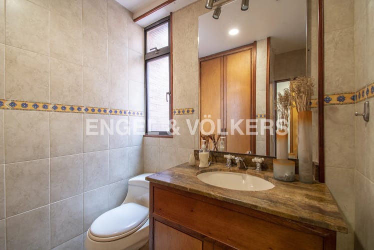 Apartamento de 3 alcobas en venta en Los Rosales, Bogotá, 195 m² · foto 18 de 18