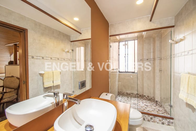 Apartamento de 3 alcobas en venta en Los Rosales, Bogotá, 195 m² · foto 12 de 18