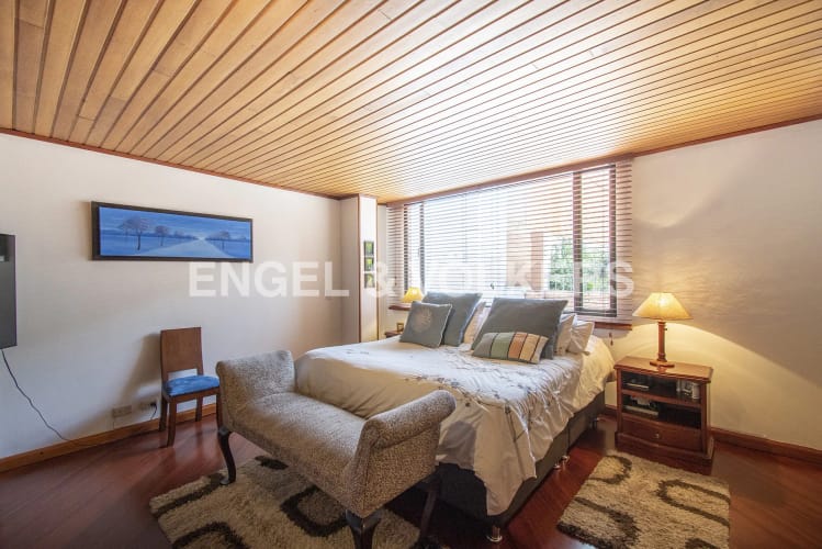 Apartamento de 3 alcobas en venta en Los Rosales, Bogotá, 195 m² · foto 9 de 18
