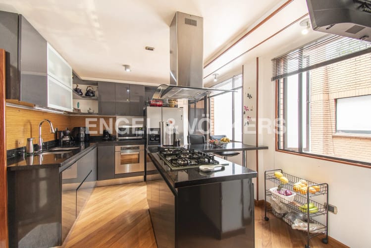 Apartamento de 3 alcobas en venta en Los Rosales, Bogotá, 195 m² · foto 6 de 18