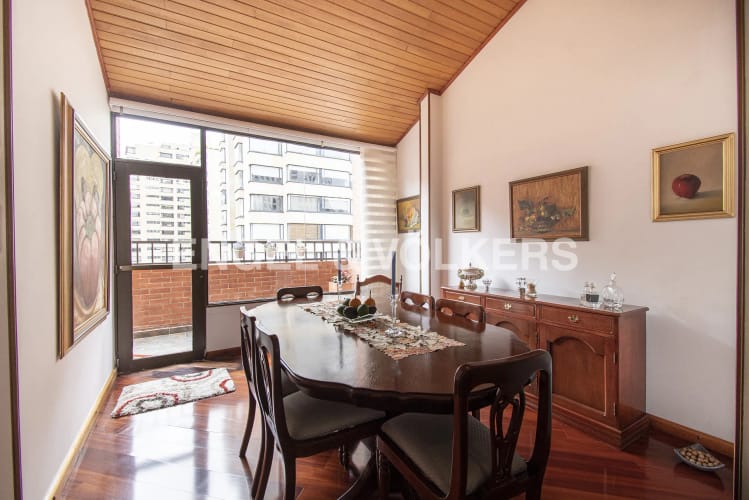 Apartamento de 3 alcobas en venta en Los Rosales, Bogotá, 195 m² · foto 3 de 18