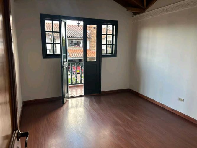 Finca en venta en Cota, 220 m² · foto 2 de 11