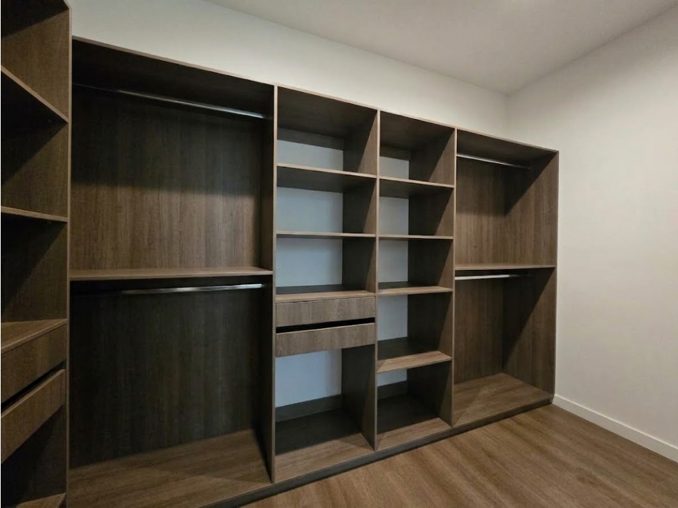 Apartamento en arriendo en Lalinde, Medellín · foto 8 de 13