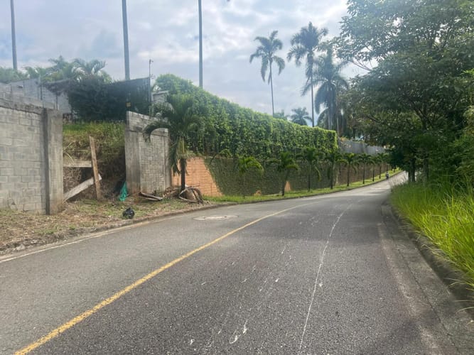 Lote en venta en La Buitrera, Cali, 902 m² · foto 2 de 12