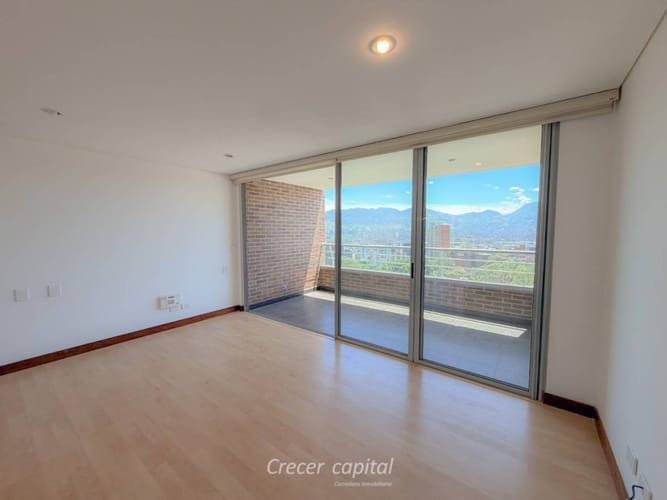 Apartamento de 3 alcobas en arriendo en Los Balsos, Medellín, 135 m² · foto 3 de 24