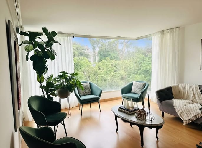 Apartamento de 3 alcobas en venta en Santa Barbara Central, Bogotá, 150 m² · foto 2 de 24