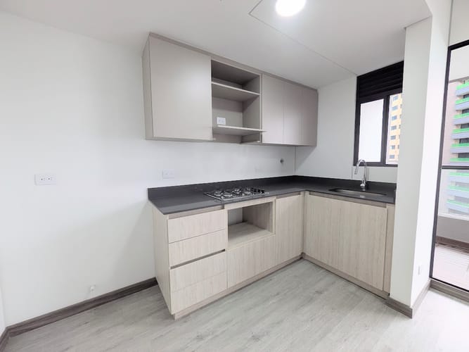 Apartamento de 2 alcobas en arriendo en Asomadera No.2, Medellín, 65 m² · foto 2 de 13