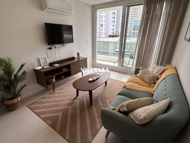 Apartamento de 1 dormitorio en venta en Playa Mansa, Punta del Este, a 30 metros del mar