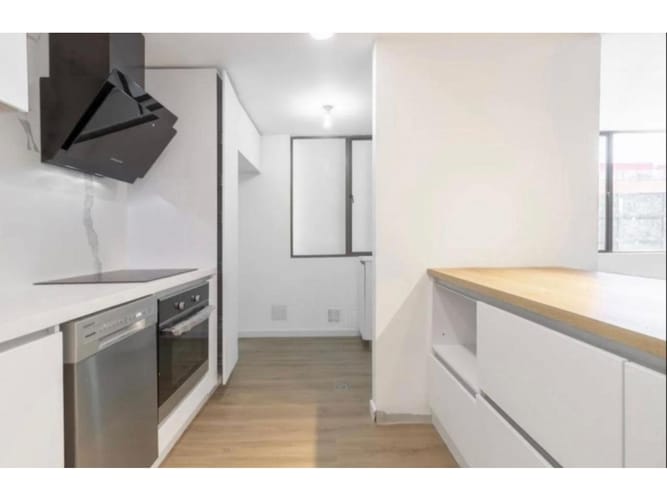 Apartaestudio en venta en Santa Barbara, Bogotá, 58 m² · foto 2 de 5