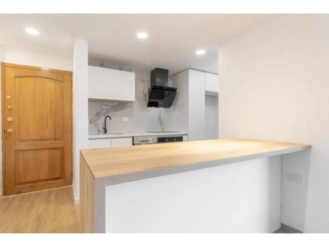 Apartaestudio en venta en Santa Barbara, Bogotá, 58 m² · foto 3 de 5