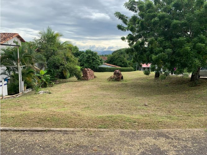 Lote en venta en Ricaurte, 408 m² · foto 2 de 12